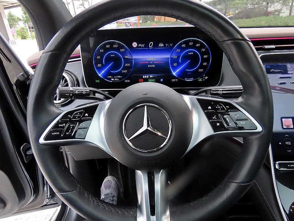 Mercedes Benz EQE - Vista 8