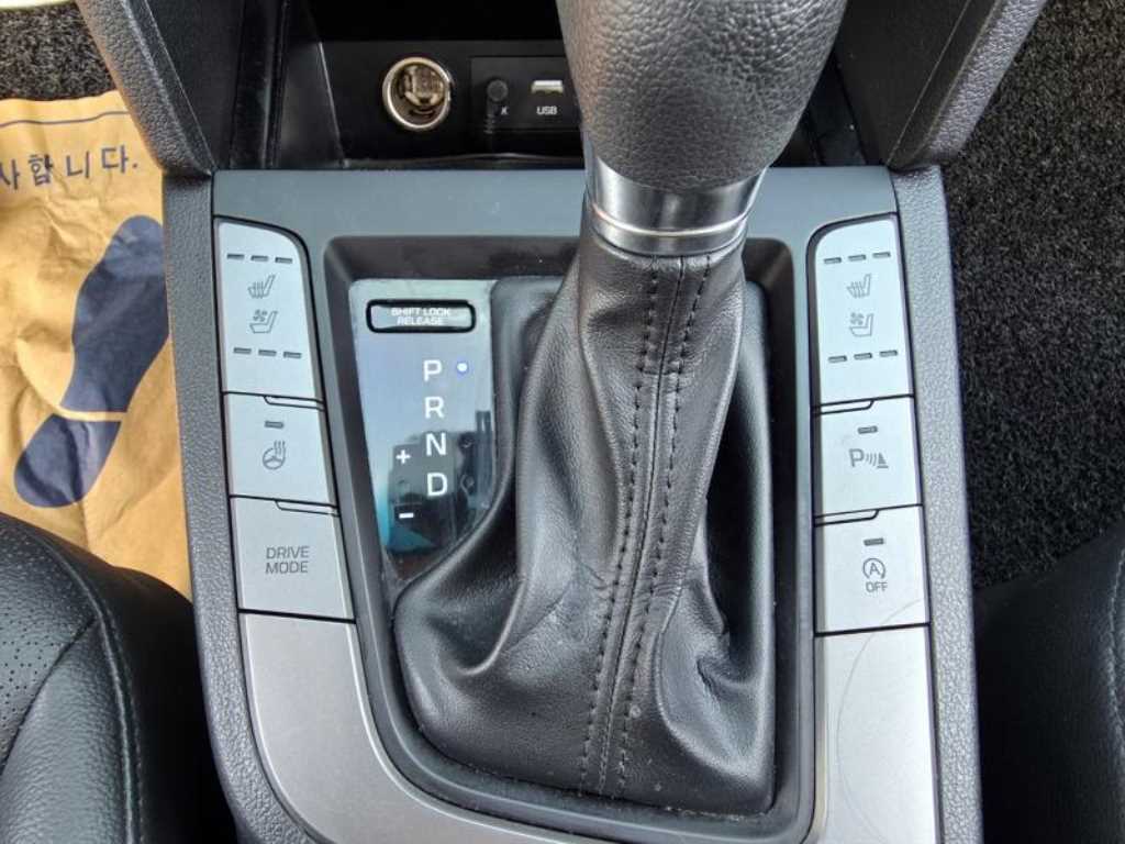 HYUNDAI Avante - Vista 10