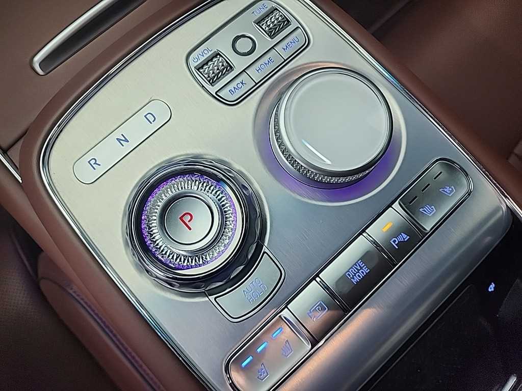 Genesis G90 - Vista 8