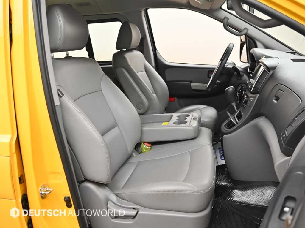 HYUNDAI Starex - Vista 10