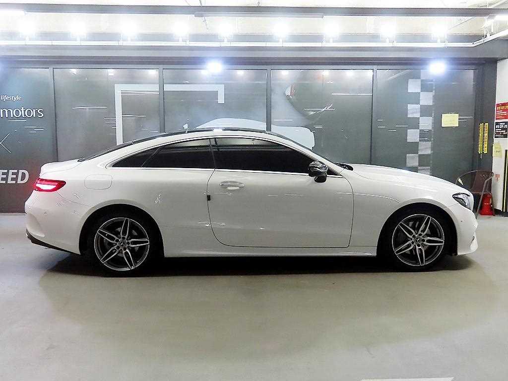 Mercedes Benz E class - Vista 3