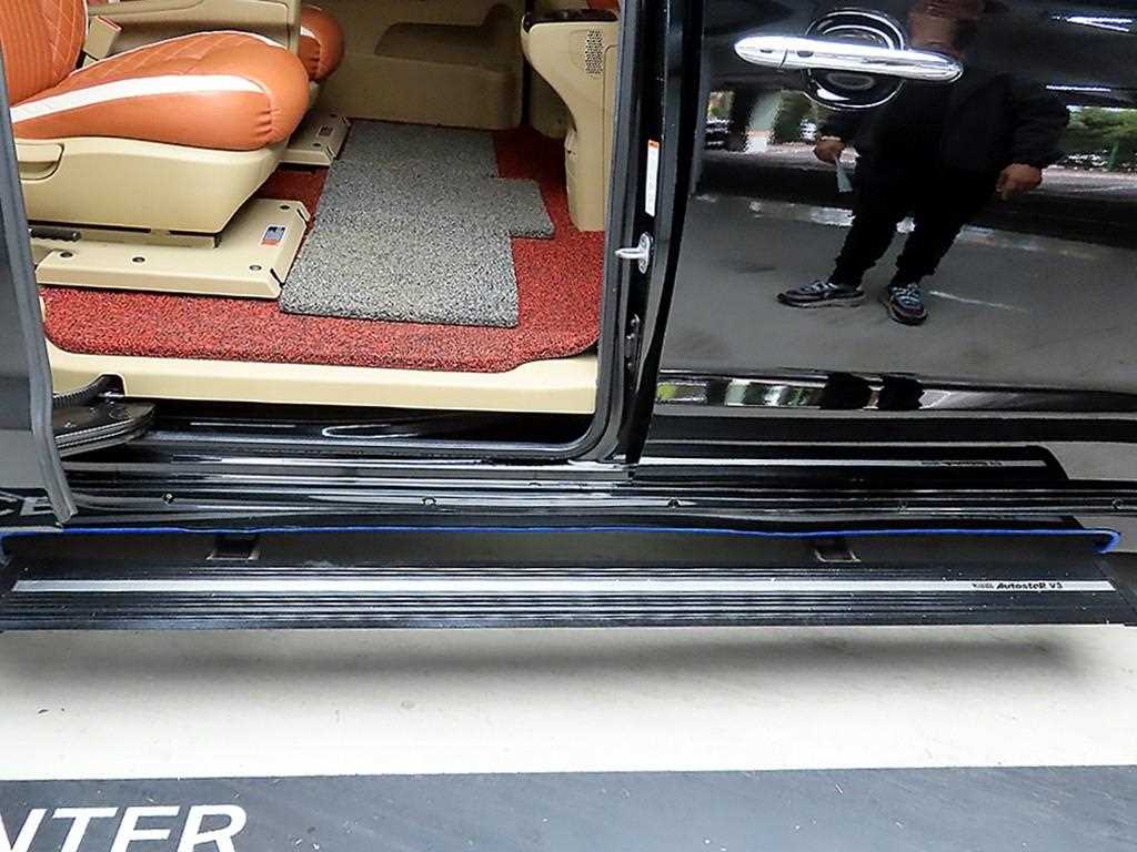 KIA Carnival - Vista 12