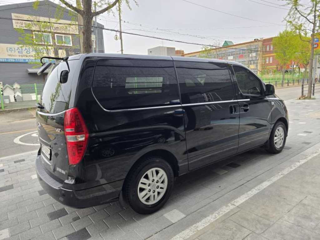 HYUNDAI Starex - Vista 4