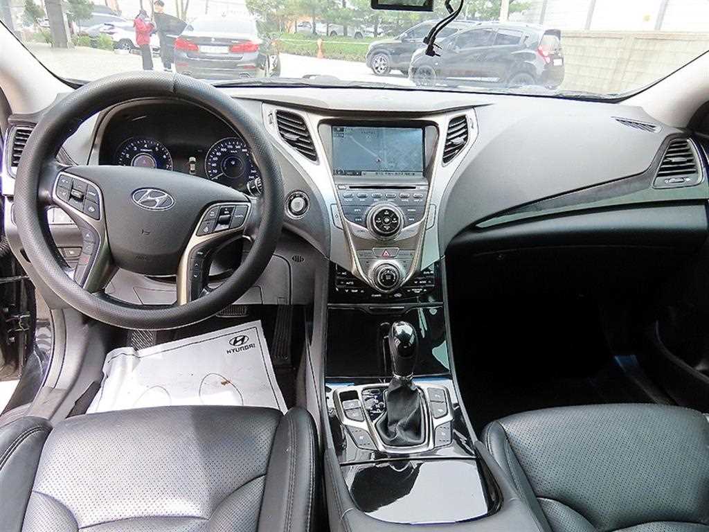 HYUNDAI Grandeur - Vista 7