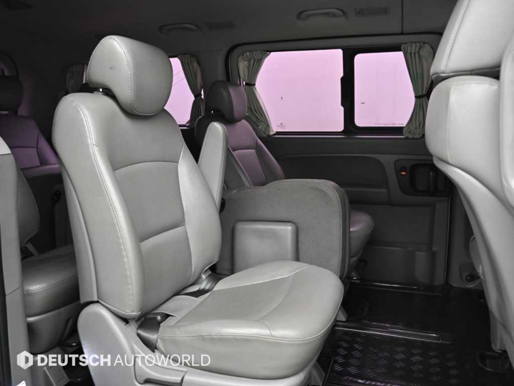 HYUNDAI Starex - Vista 12