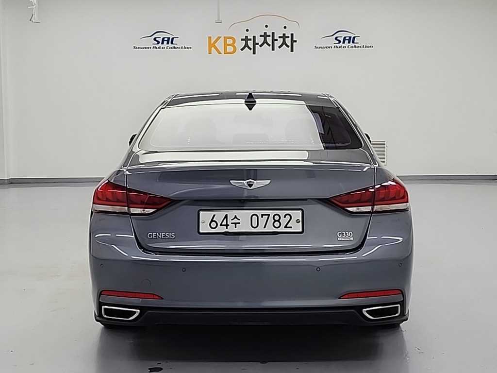 HYUNDAI Genesis - Vista 3