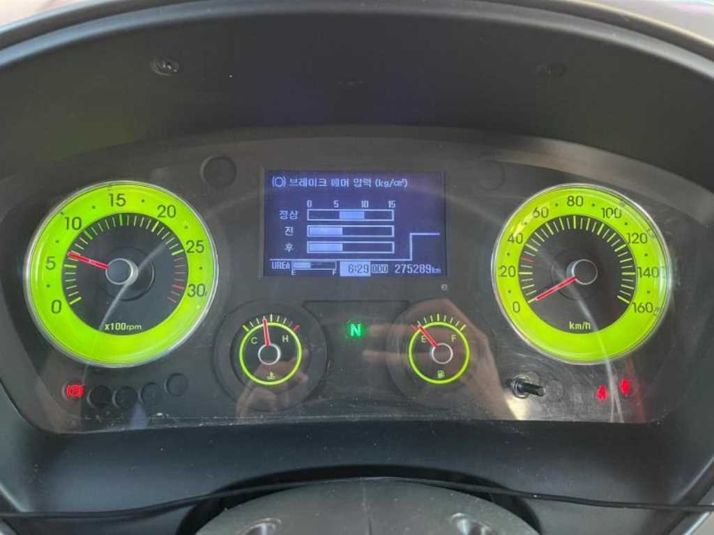 medium and large bus Medium-sized Hyundai Bus - Vista 12