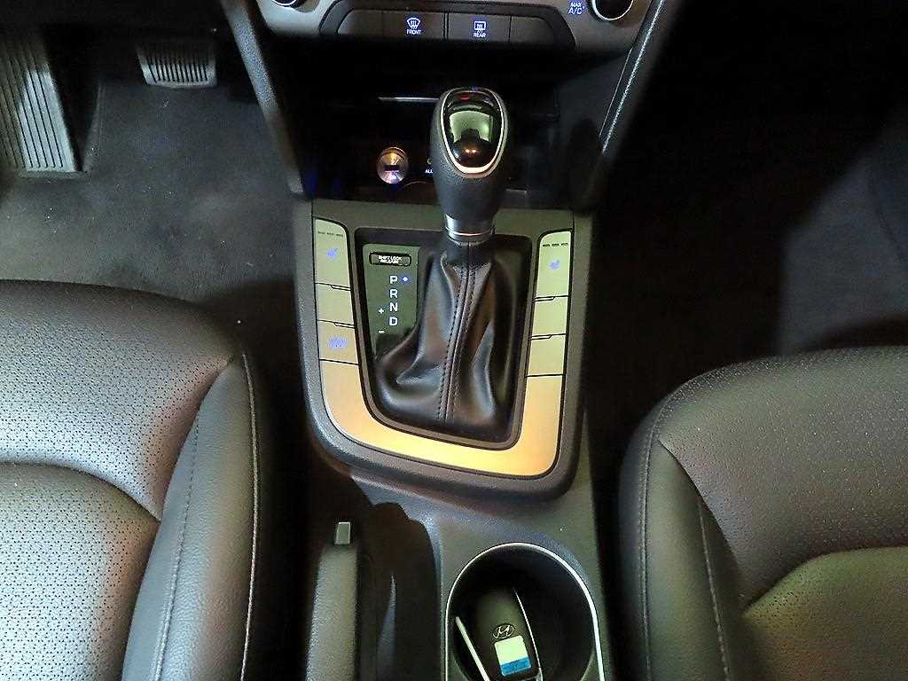 HYUNDAI Avante - Vista 12