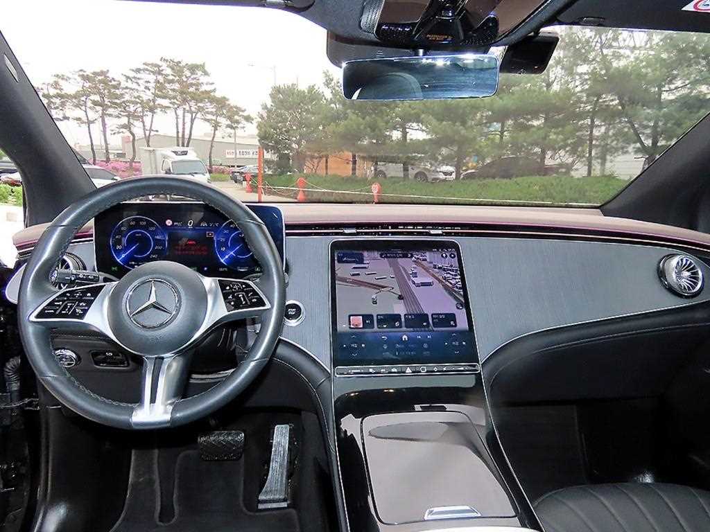 Mercedes Benz EQE - Vista 7