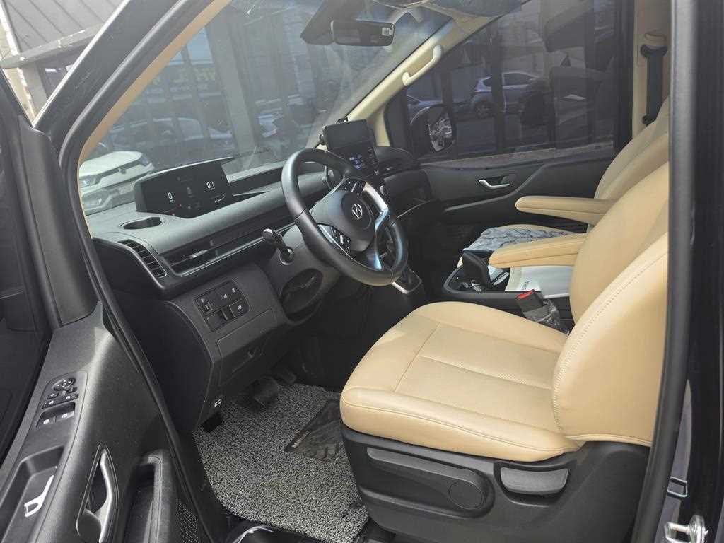 HYUNDAI Staria - Vista 3