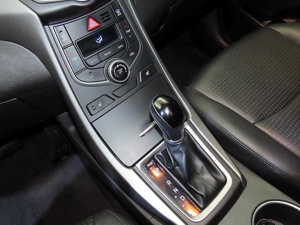 HYUNDAI Avante - Vista 11