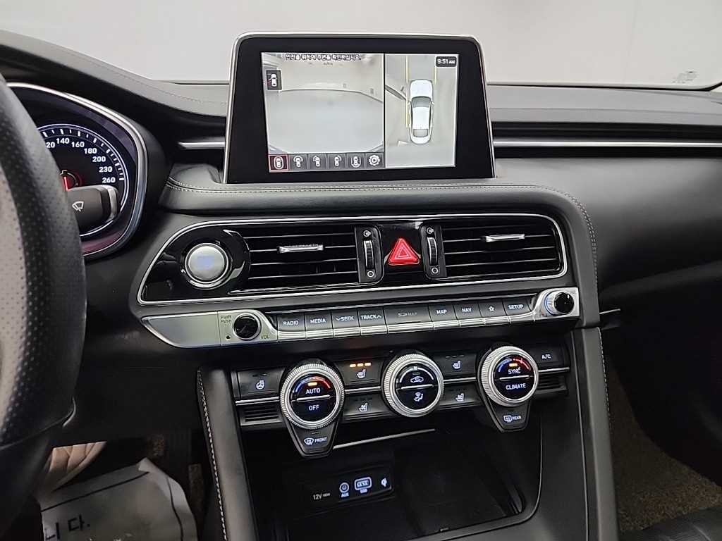 Genesis G70 - Vista 10
