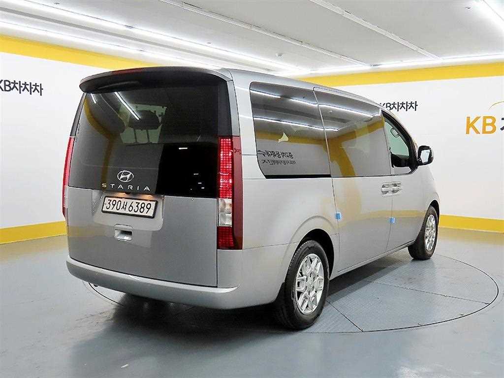 HYUNDAI Staria - Vista 4