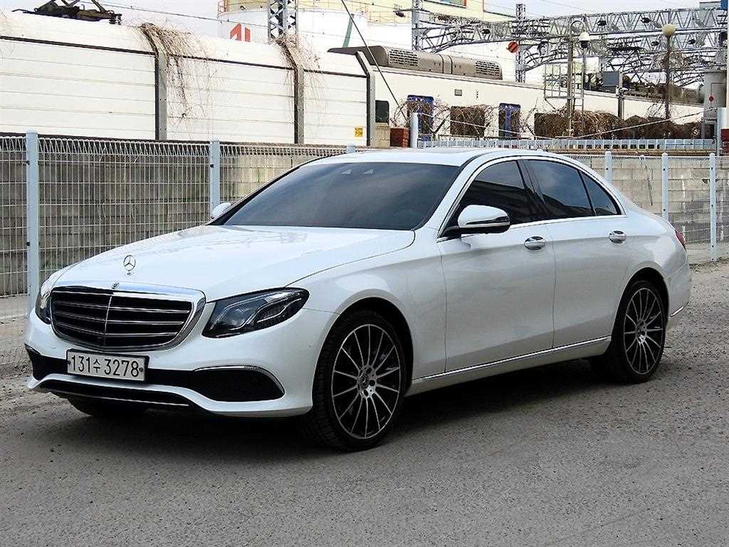 Mercedes Benz E class - Vista 2