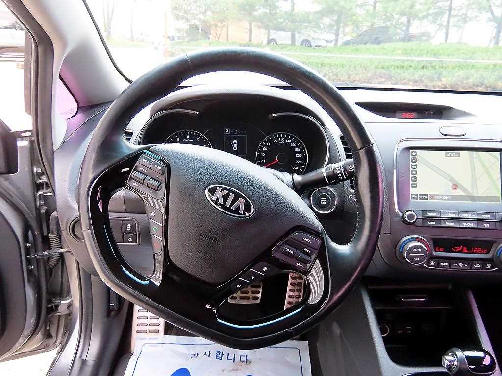 KIA K3 - Vista 8