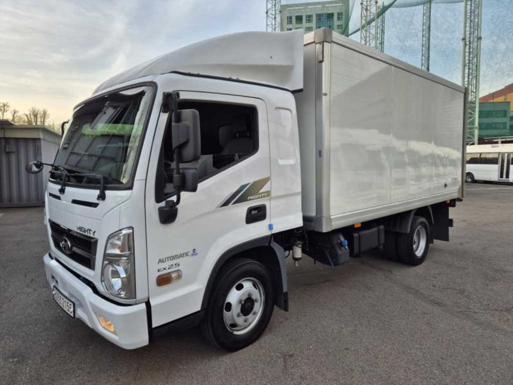 medium and large cargo truck - Vista 3