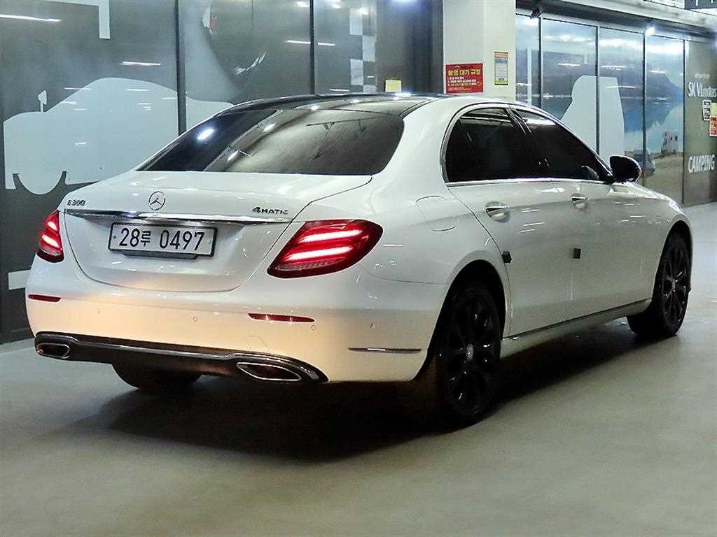 Mercedes Benz E class - Vista 4