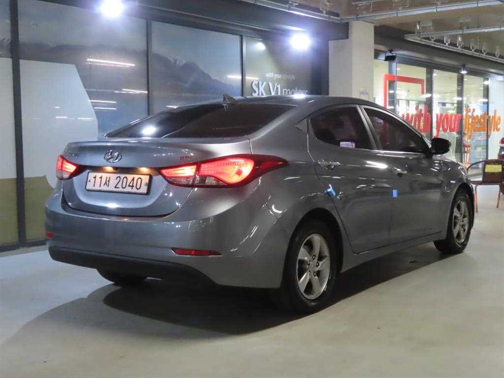 HYUNDAI Avante - Vista 4