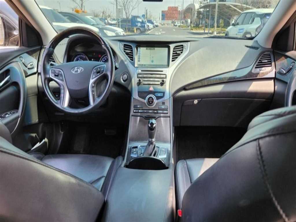 HYUNDAI Grandeur - Vista 9