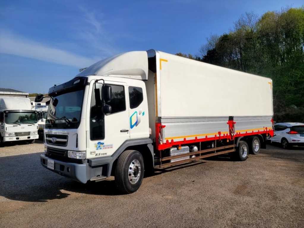 medium and large cargo truck - Vista 2