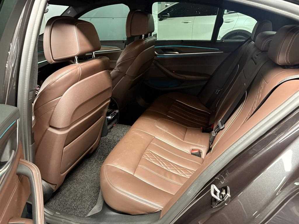 BMW 5 Series - Vista 5