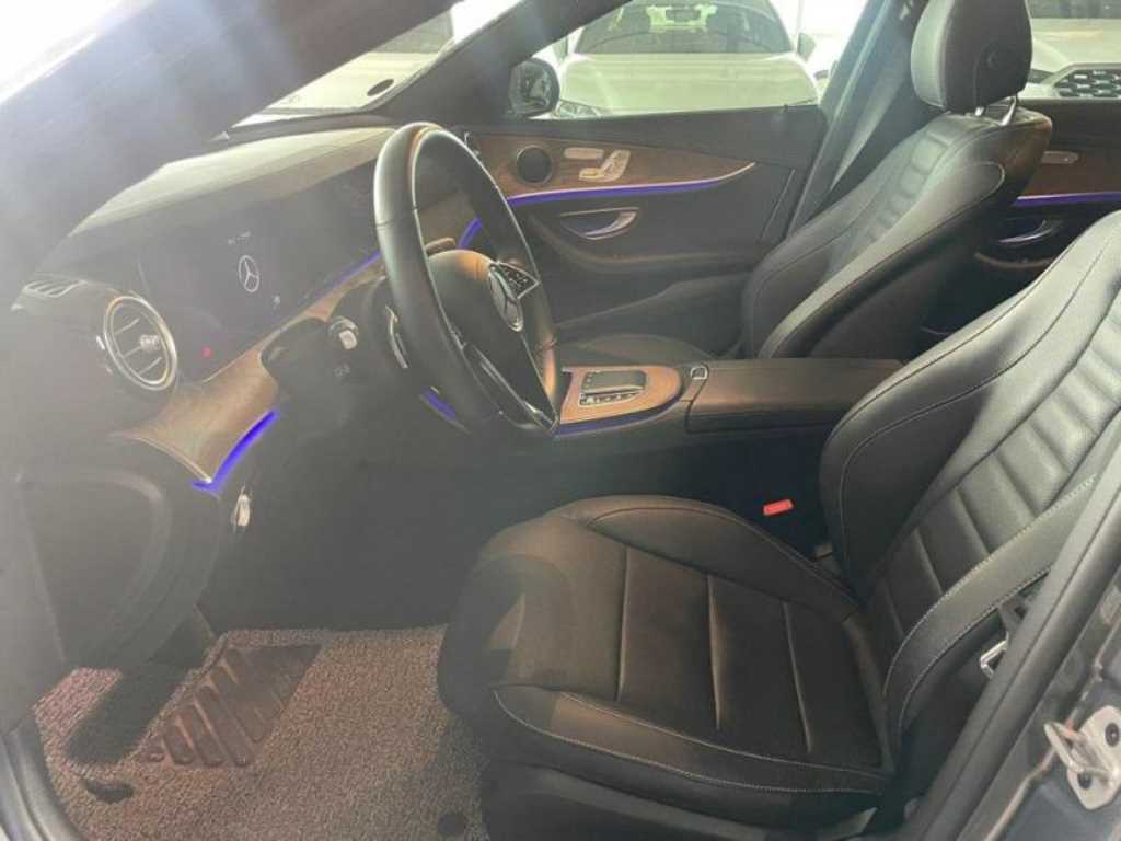 Mercedes Benz E class - Vista 10