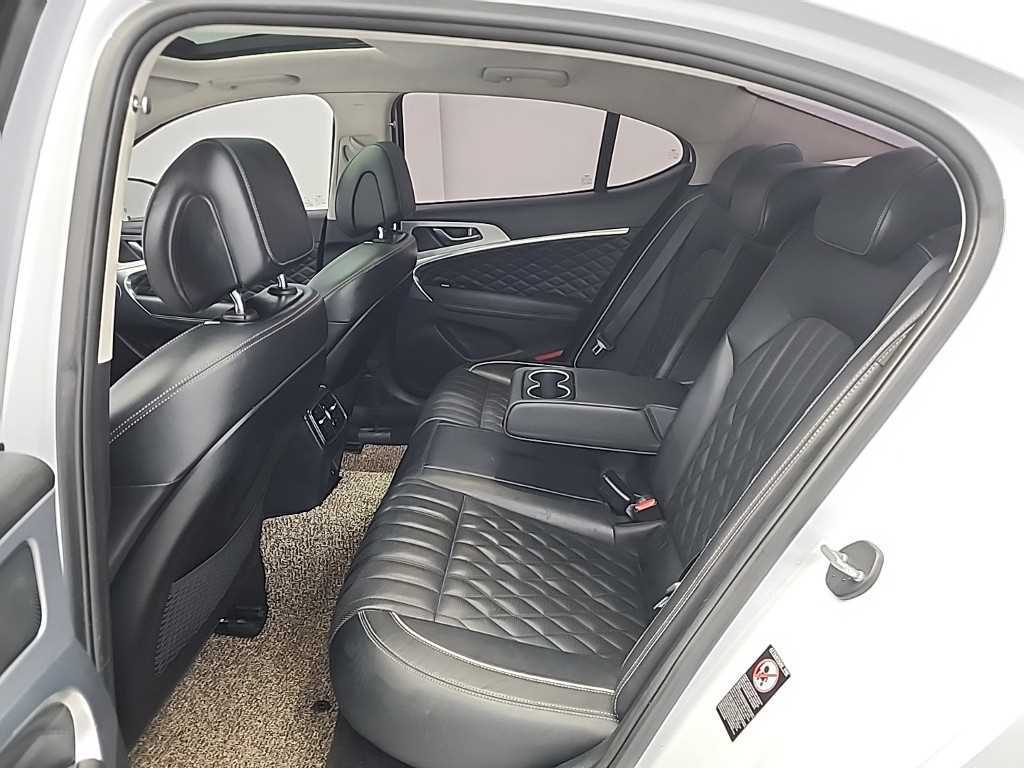 Genesis G70 - Vista 12