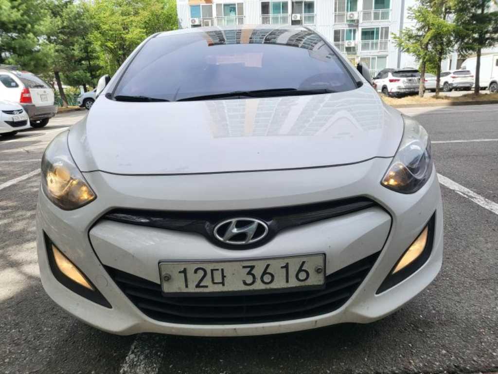 HYUNDAI i30 2015 Blanco - Importación desde Corea - HF Imports Iquique - Foto 1