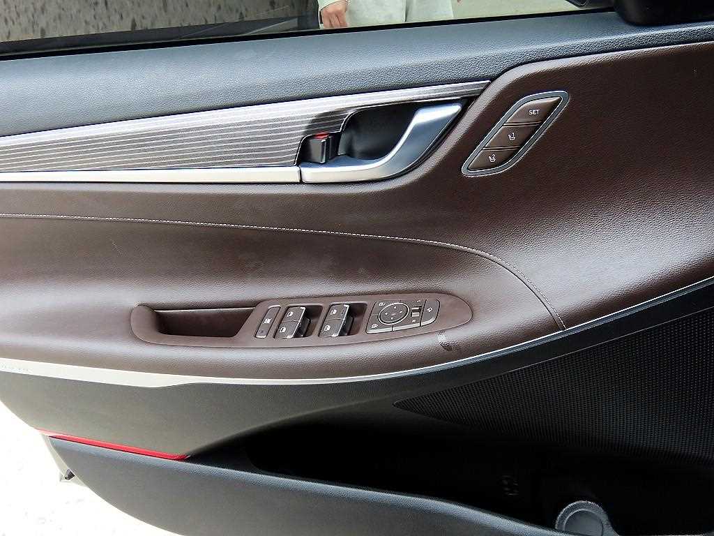 HYUNDAI Grandeur - Vista 12
