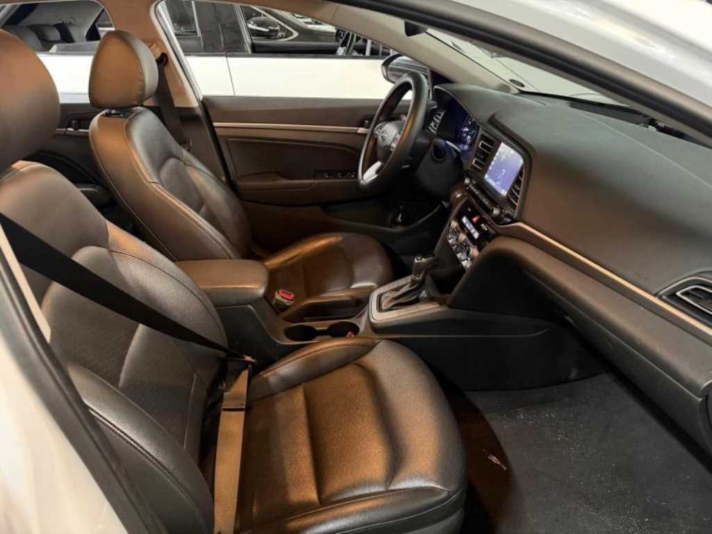 HYUNDAI Avante - Vista 6