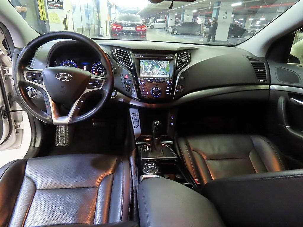 HYUNDAI i40 - Vista 10