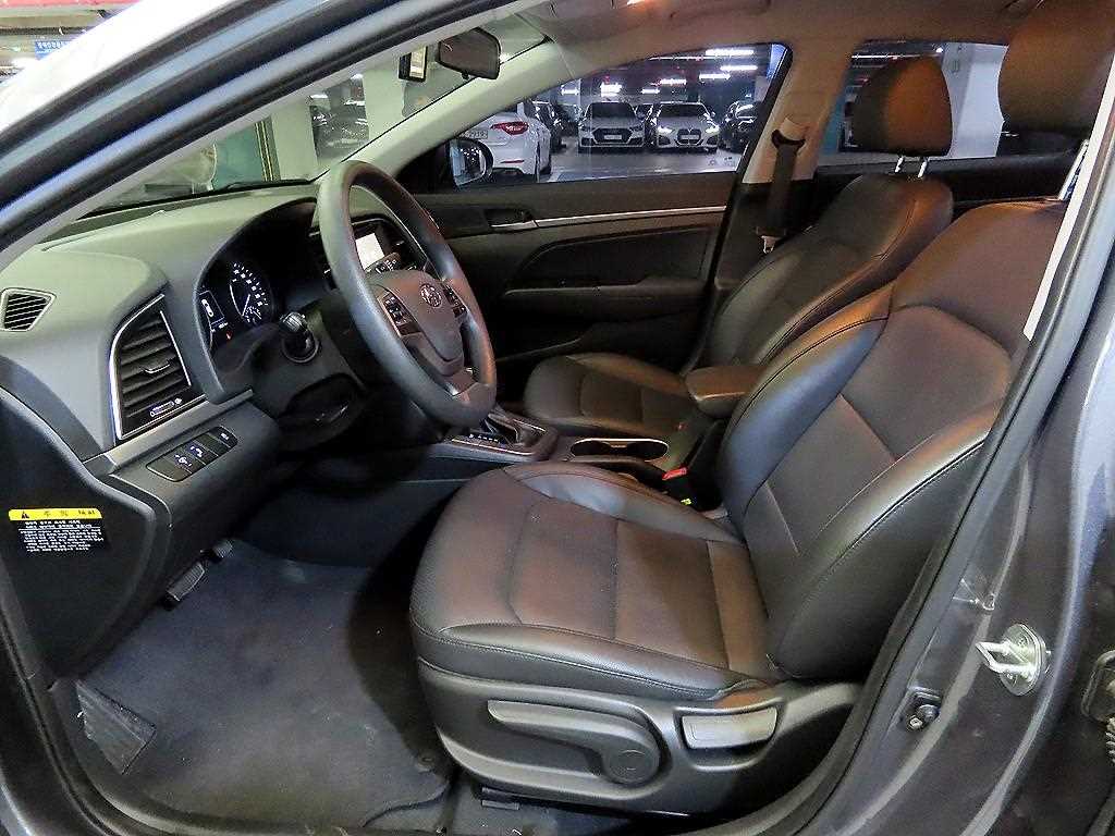 HYUNDAI Avante - Vista 6