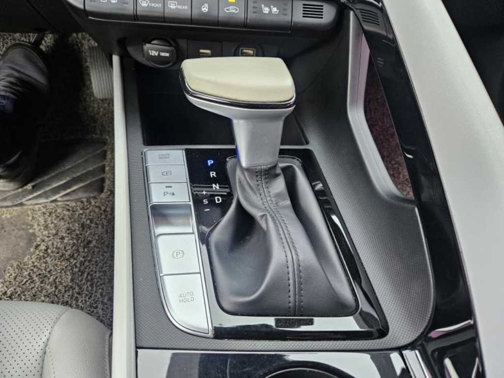 HYUNDAI Avante - Vista 11