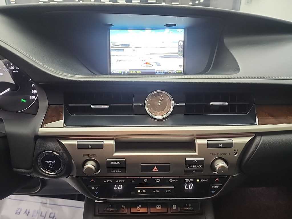 Lexus ES - Vista 10