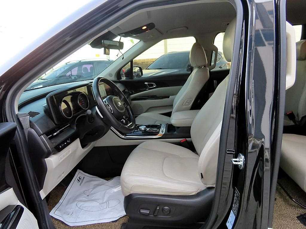KIA Carnival - Vista 5