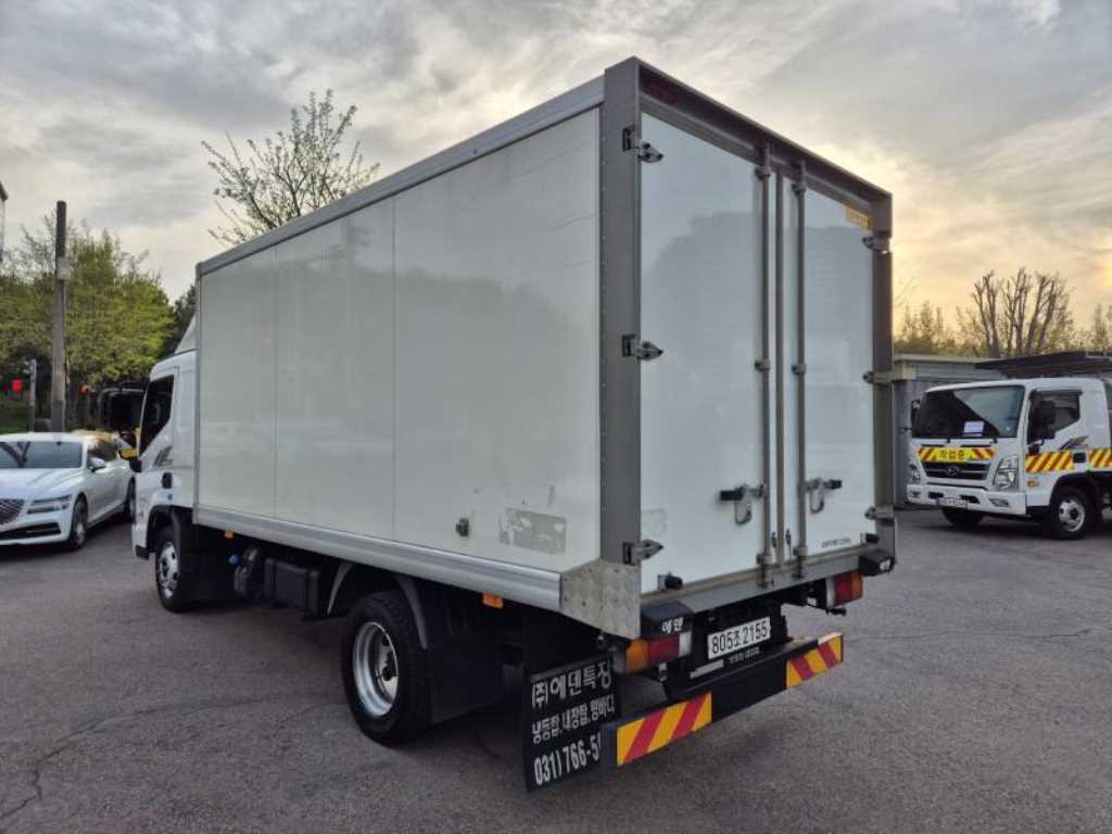 medium and large cargo truck - Vista 4