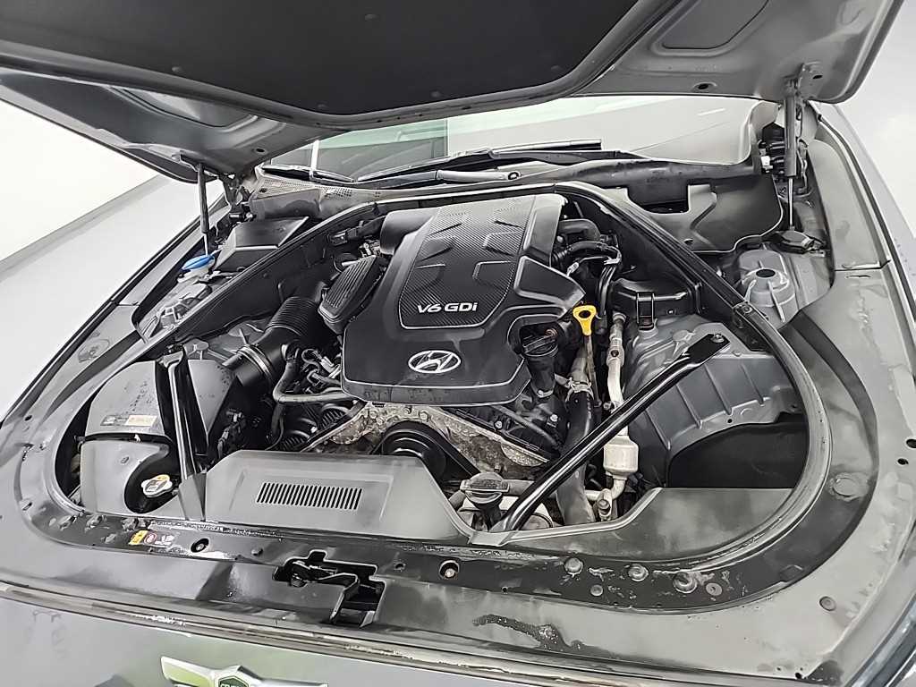 HYUNDAI Genesis - Vista 5