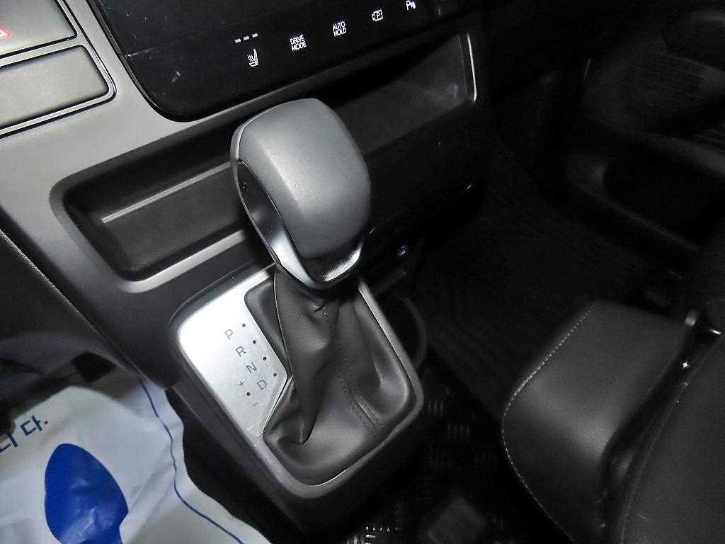 HYUNDAI Staria - Vista 12