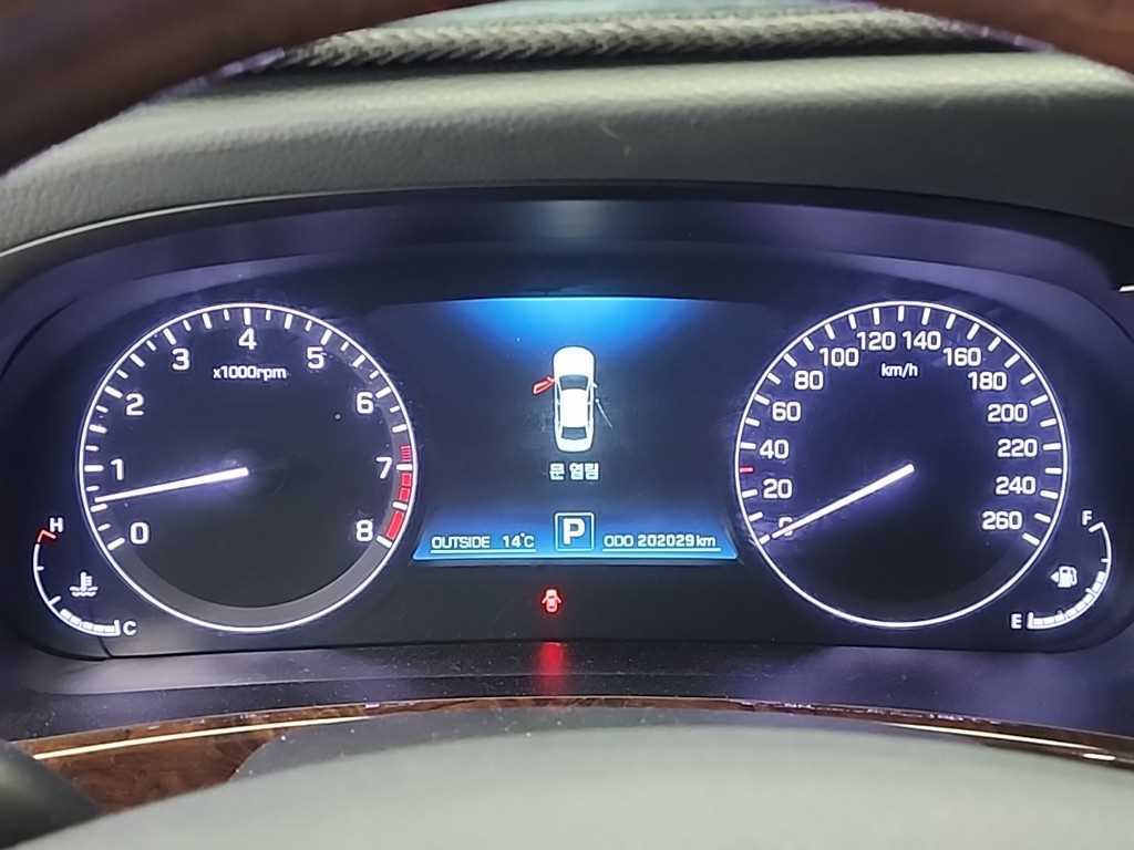 HYUNDAI Equus - Vista 6
