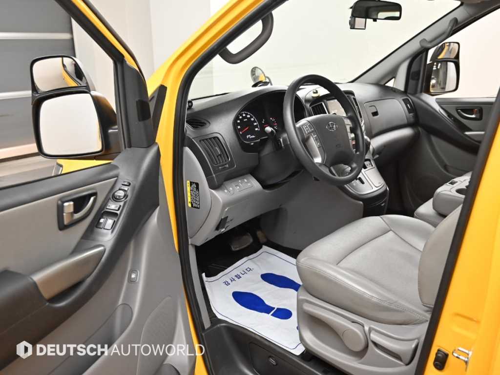 HYUNDAI Starex - Vista 11