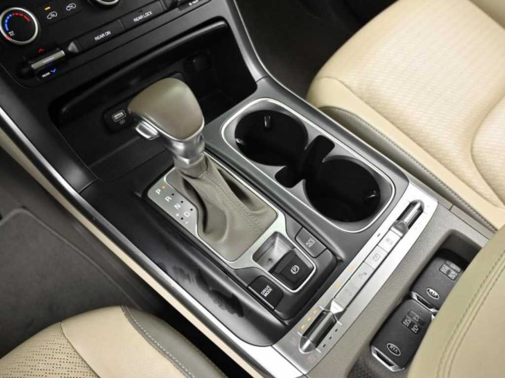 KIA Carnival - Vista 9