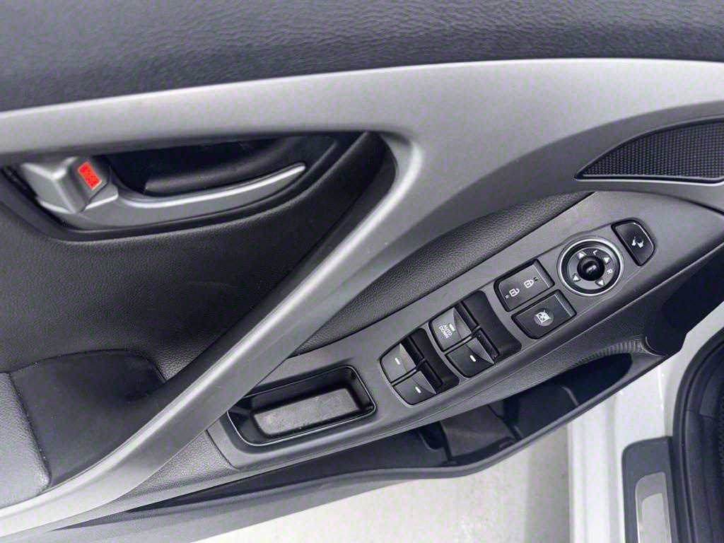 HYUNDAI Avante - Vista 9