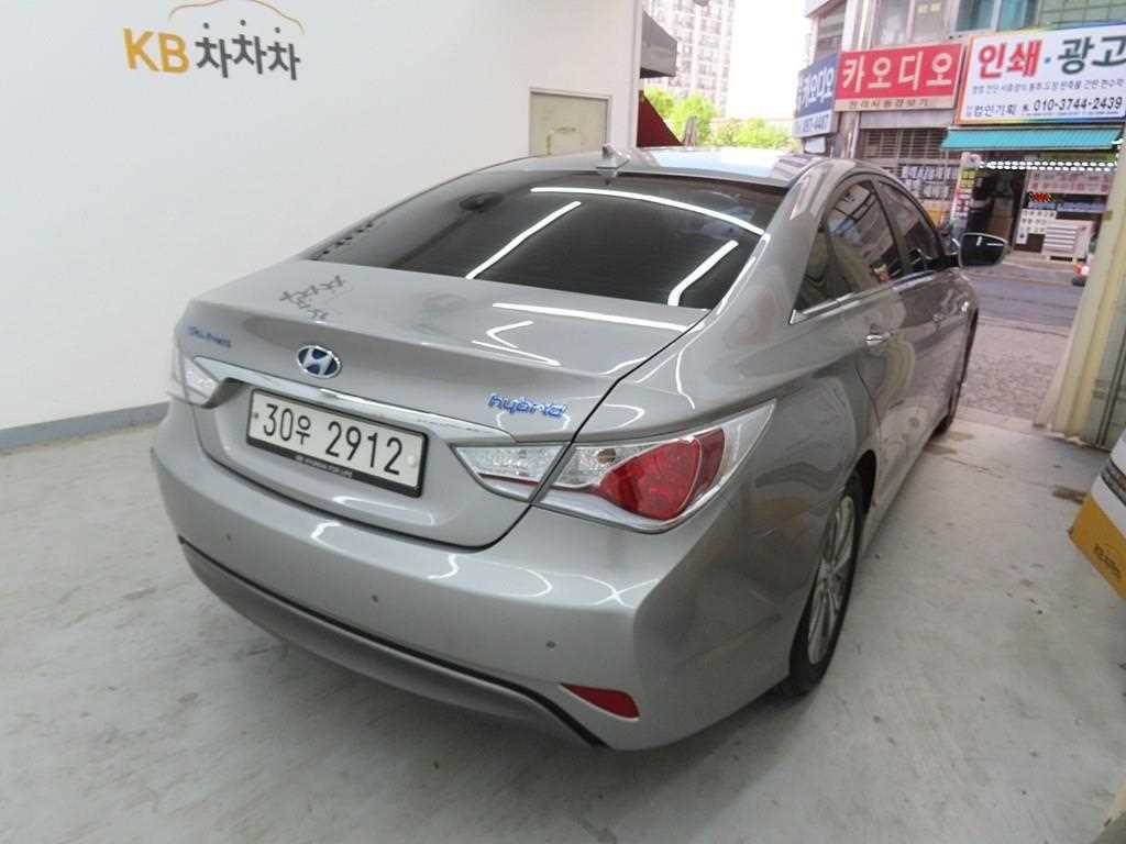 HYUNDAI Sonata - Vista 4