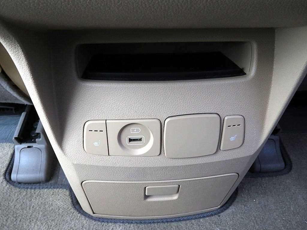 KIA Carnival - Vista 10