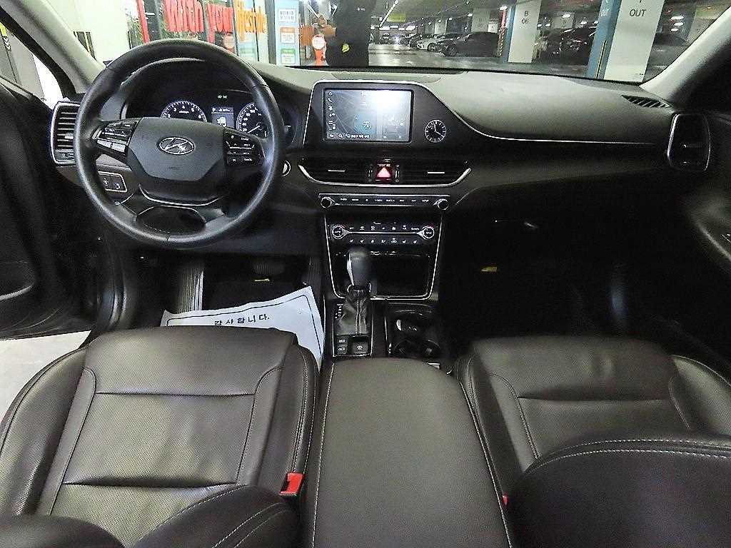 HYUNDAI Grandeur - Vista 10