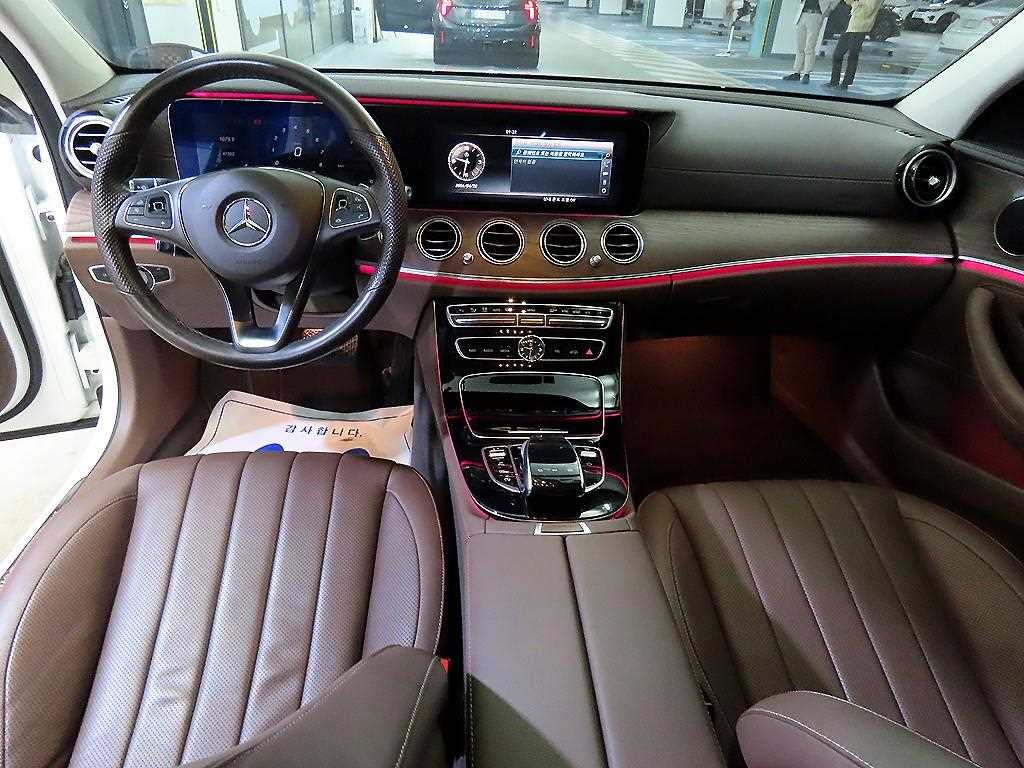 Mercedes Benz E class - Vista 10