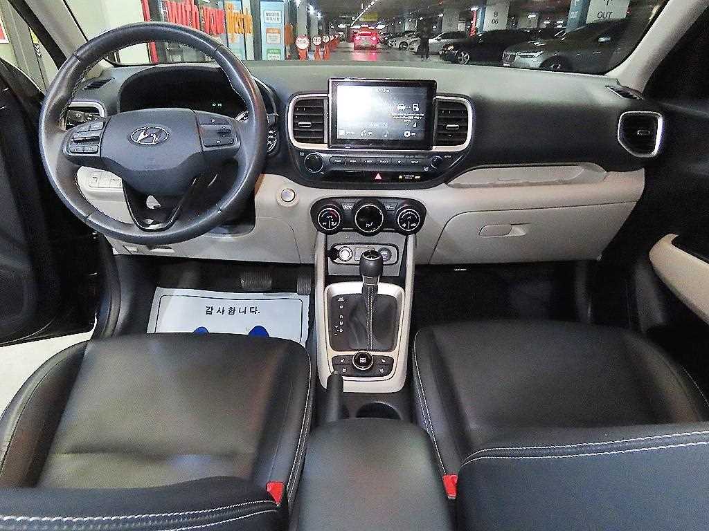 HYUNDAI Venue - Vista 10