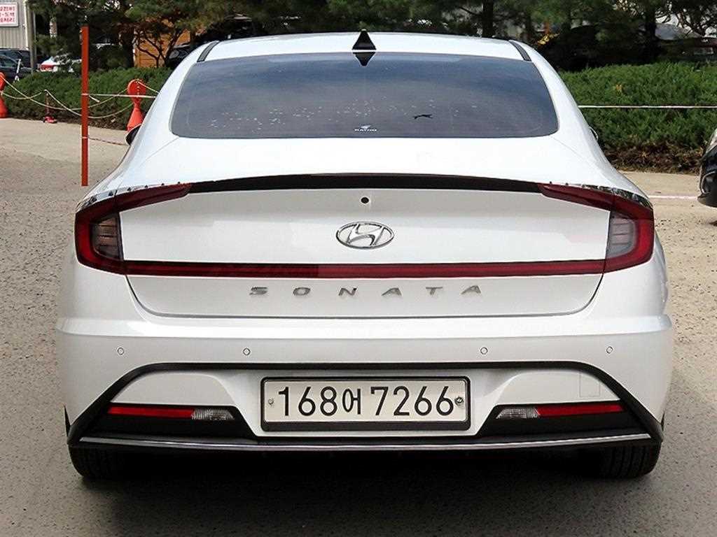 HYUNDAI Sonata - Vista 4