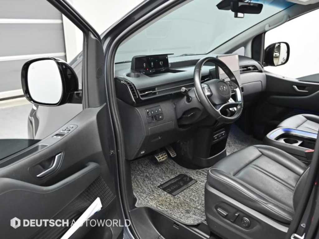 HYUNDAI Staria - Vista 11