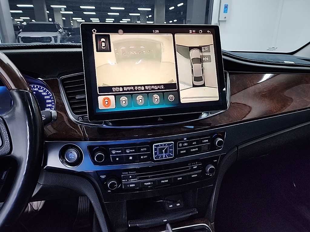 HYUNDAI Equus - Vista 10